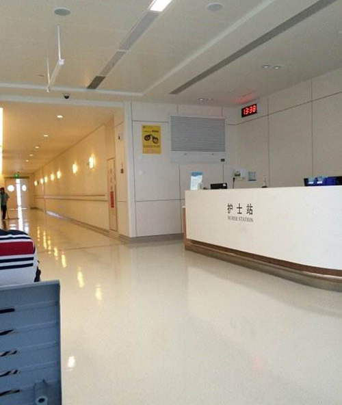 采用格林雅防火板裝修的香港大學深圳醫院護士站