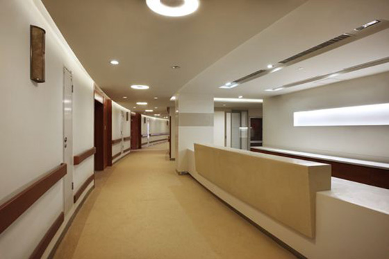 采用格林雅防火板裝修的香港大學深圳醫院廊道